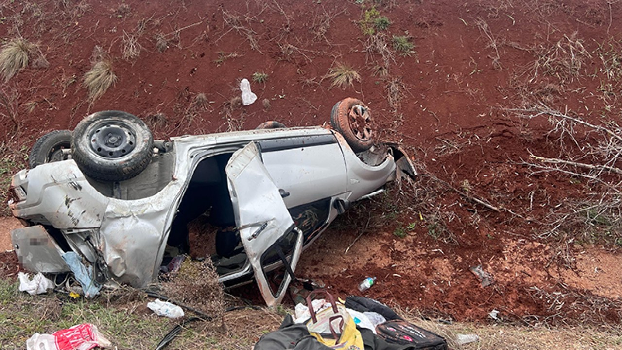 Yoldan çıkan otomobil takla attı: 3'ü ağır 4 yaralı