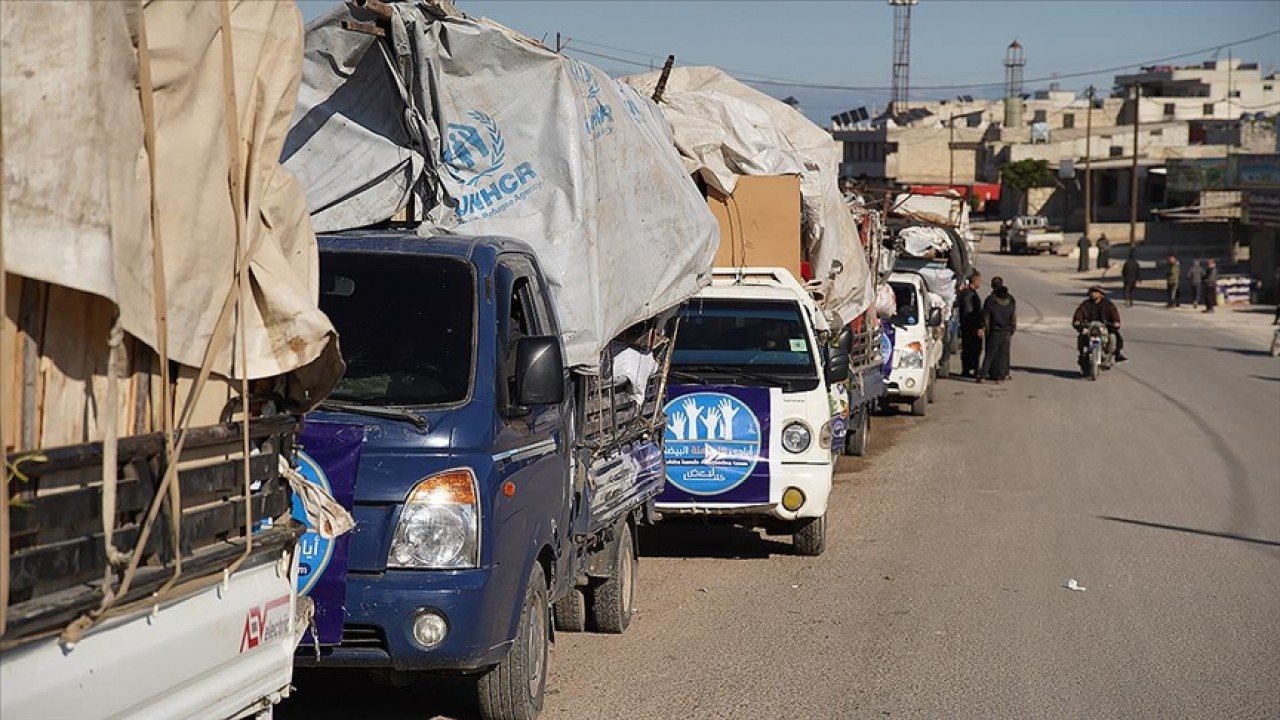 Suriye'nin kuzeyindeki siviller köylerine dönmeye başladı