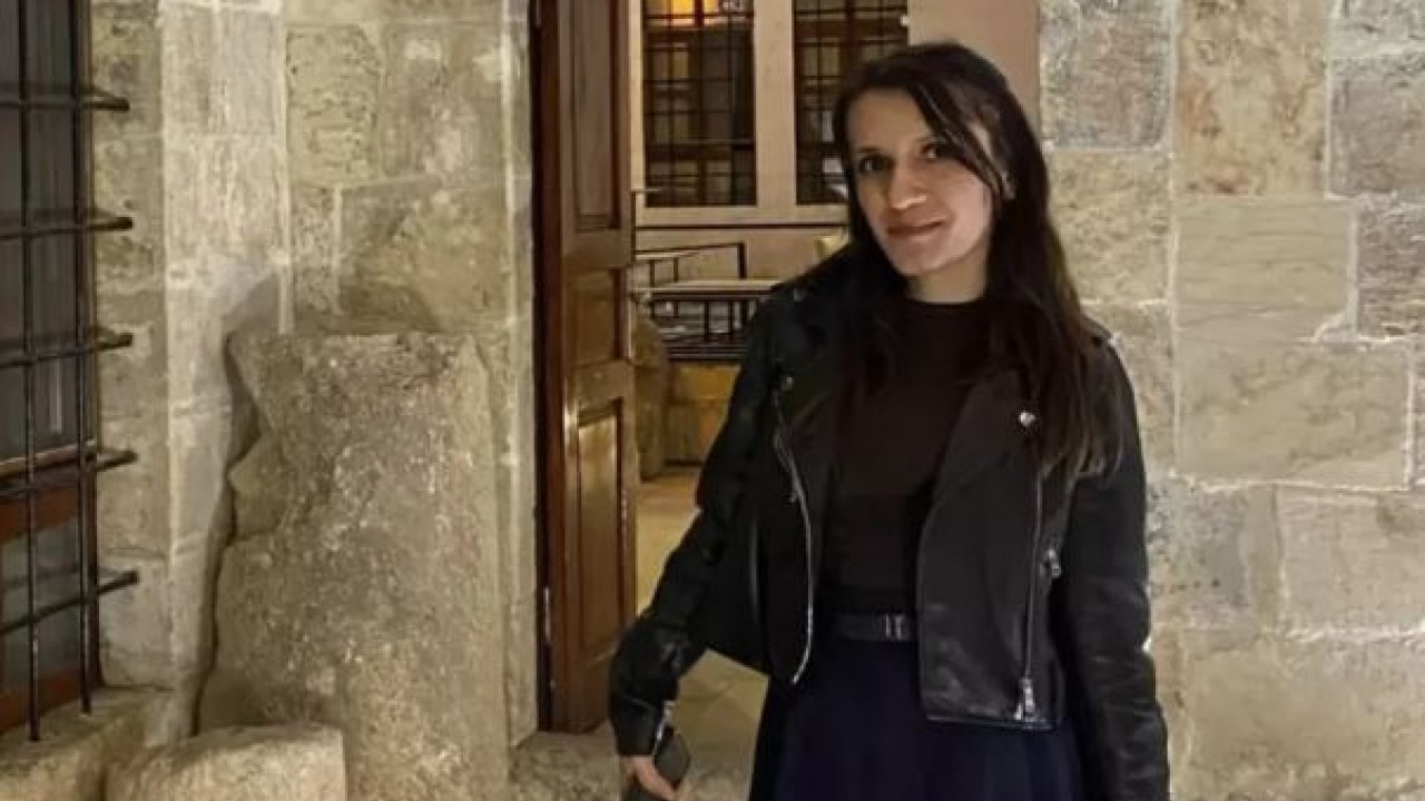 Köpeklerden kaçarken otomobilin çarptığı genç kız kurtarılamadı