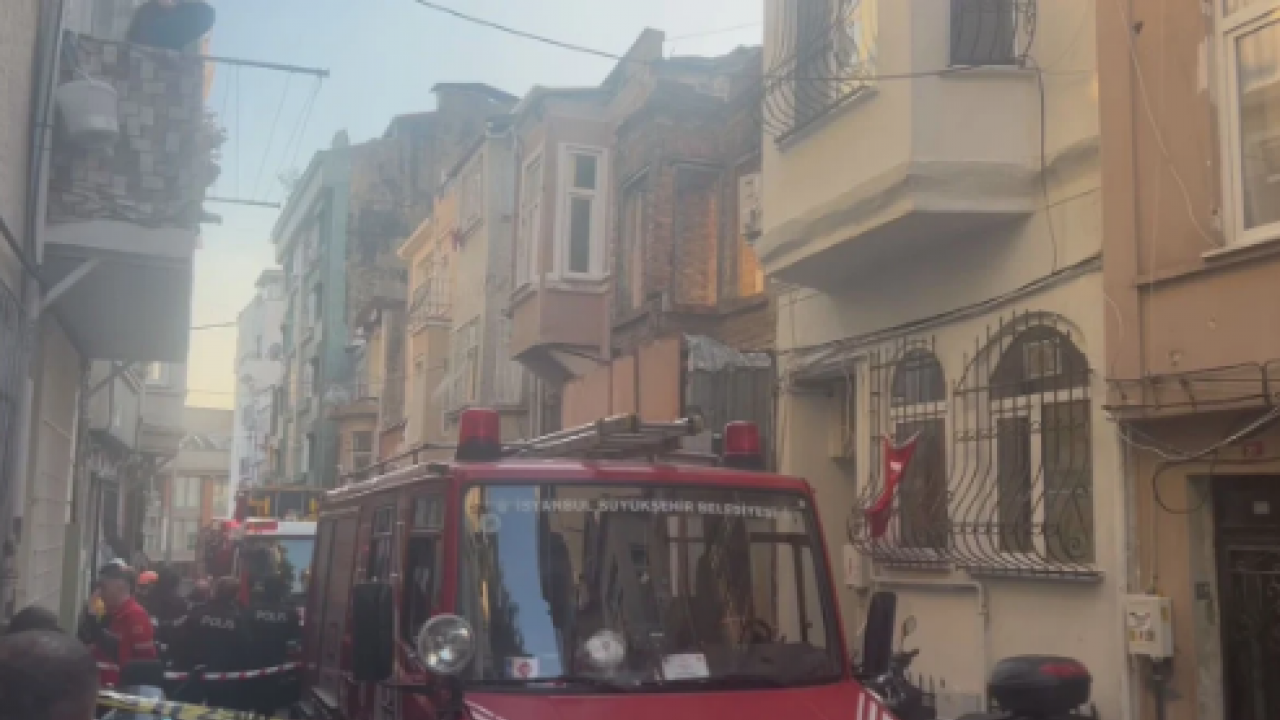 İstanbul'da bir bina çöktü