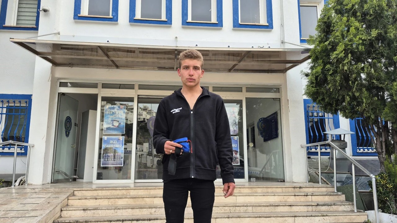 Kağıt toplarken 300 bin liralık altın buldu! Sahibine ulaştırdı