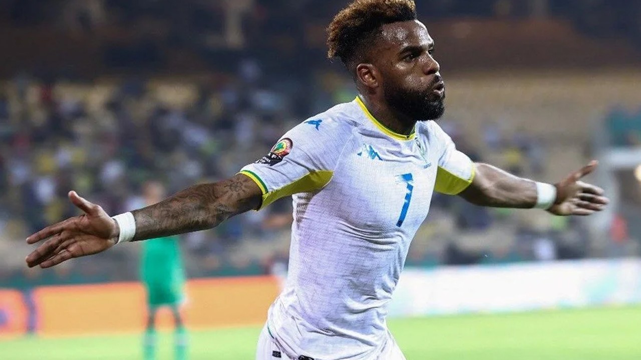 Süper Lig'in eski yıldızı 11. kattan düşerek hayatını kaybetti