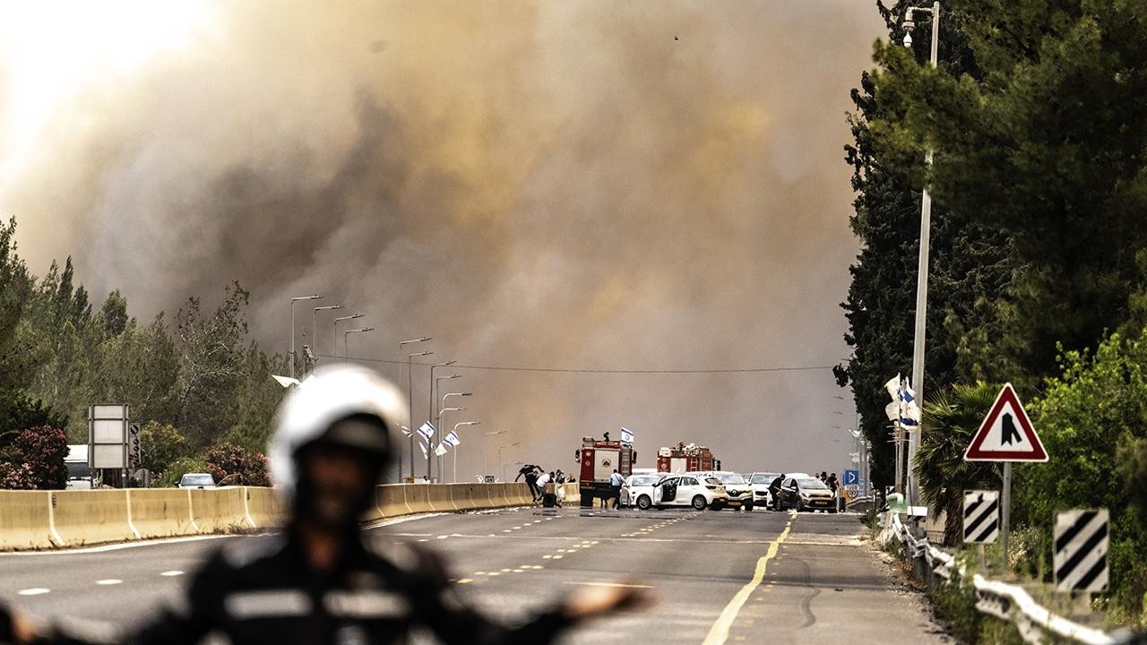 Katil İsrail, yangınlar nedeniyle uluslararası yardım talebinde bulundu