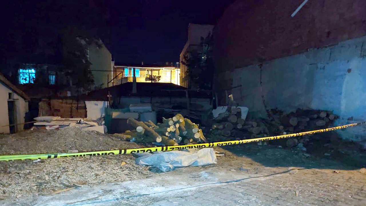 Yardıma çağırdığı komşusu Rabia'yı boğazından bıçaklayıp, ziynet eşyalarını aldı