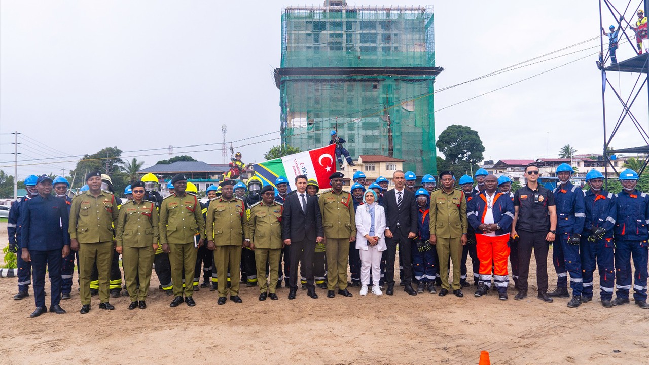 Konya Büyükşehir İtfaiyesi Tanzanya’da yangın ve arama kurtarma eğitimini başarıyla tamamladı