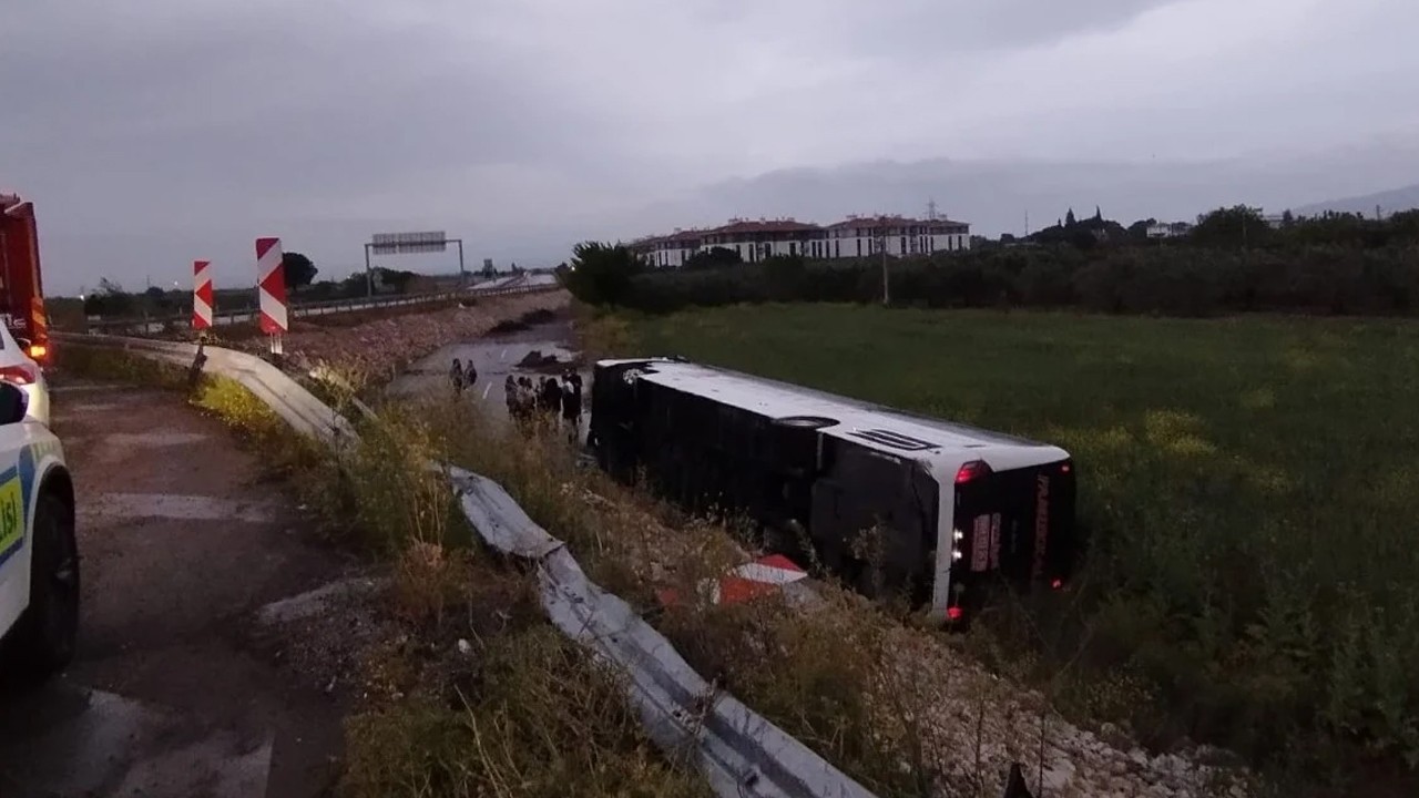 Yolcu otobüsü şarampole yuvarlandı: Sürücü gözaltına alındı! Çok sayıda yaralı var