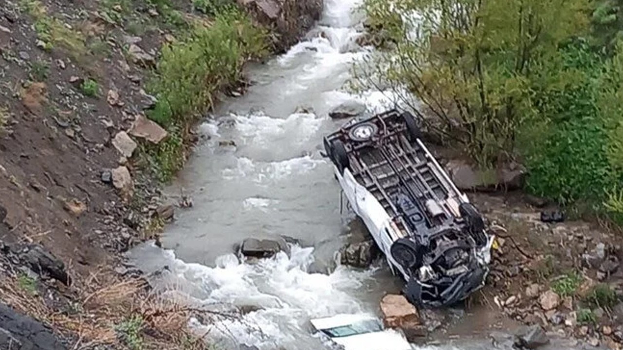 İşçileri taşıyan minibüs devrildi: 2 can kaybı, 3 yaralı