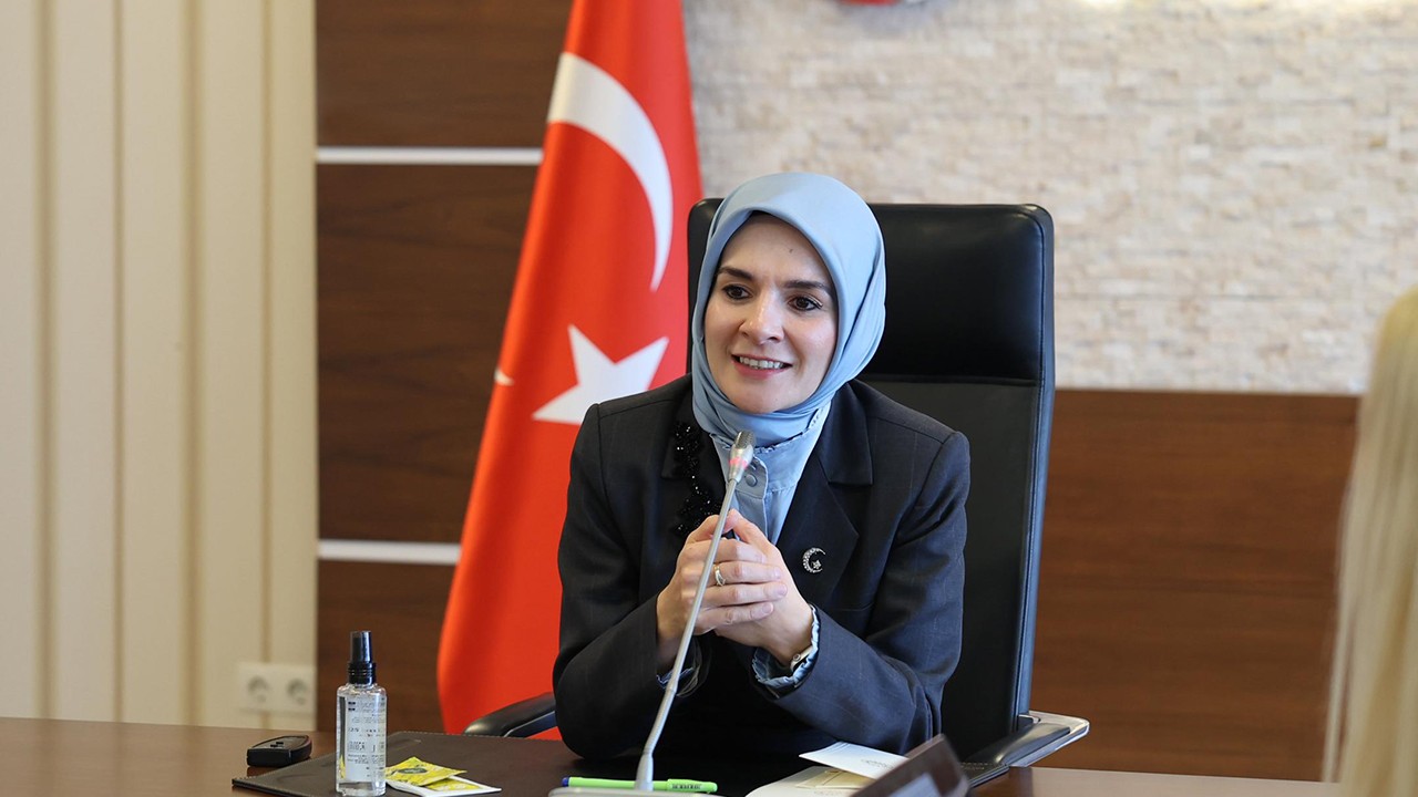 Bakan Göktaş'tan, üniversite öğrencilerinin 'Koruyucu Aile' konulu bitirme projesine destek