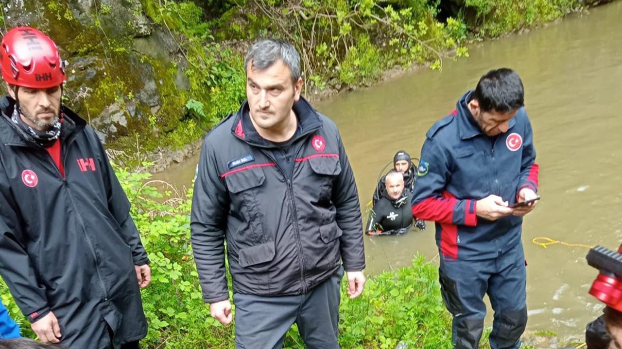 Kayıp olarak aranan 2 kişiden birinin cesedi kanyonda bulundu