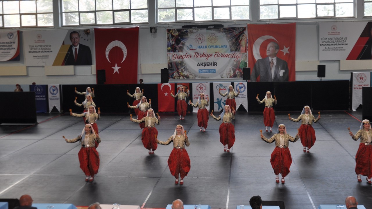 Akşehir'de "Okul Sporları Halk Oyunları Gençler Türkiye Birinciliği" yarışmaları yapıldı