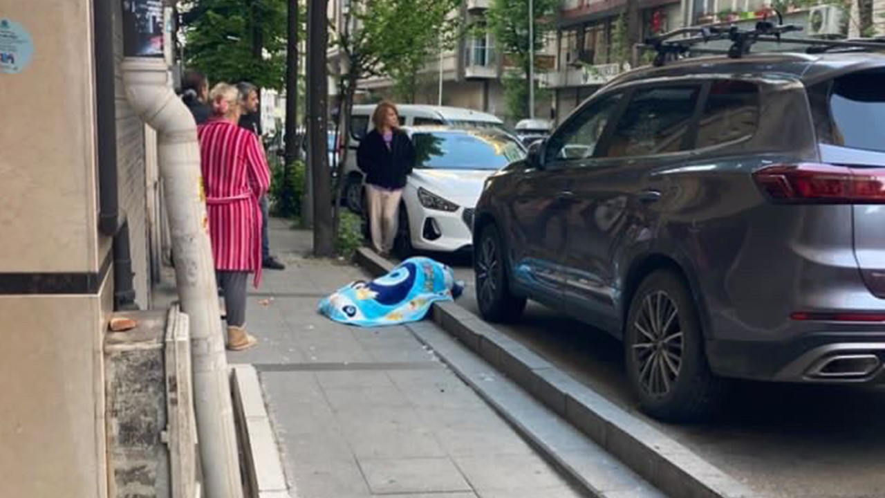 Kaçırmaya çalıştığı eski eşini sokak ortasında öldürdü! Cinayet anı kamerada