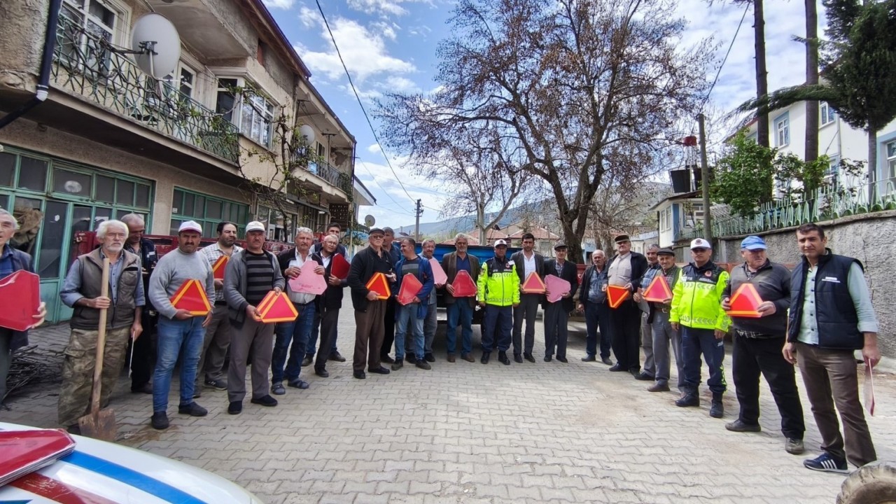 Akşehir İlçe Jandarma Komutanlığı'ndan traktör kazalarını önleme çalışması