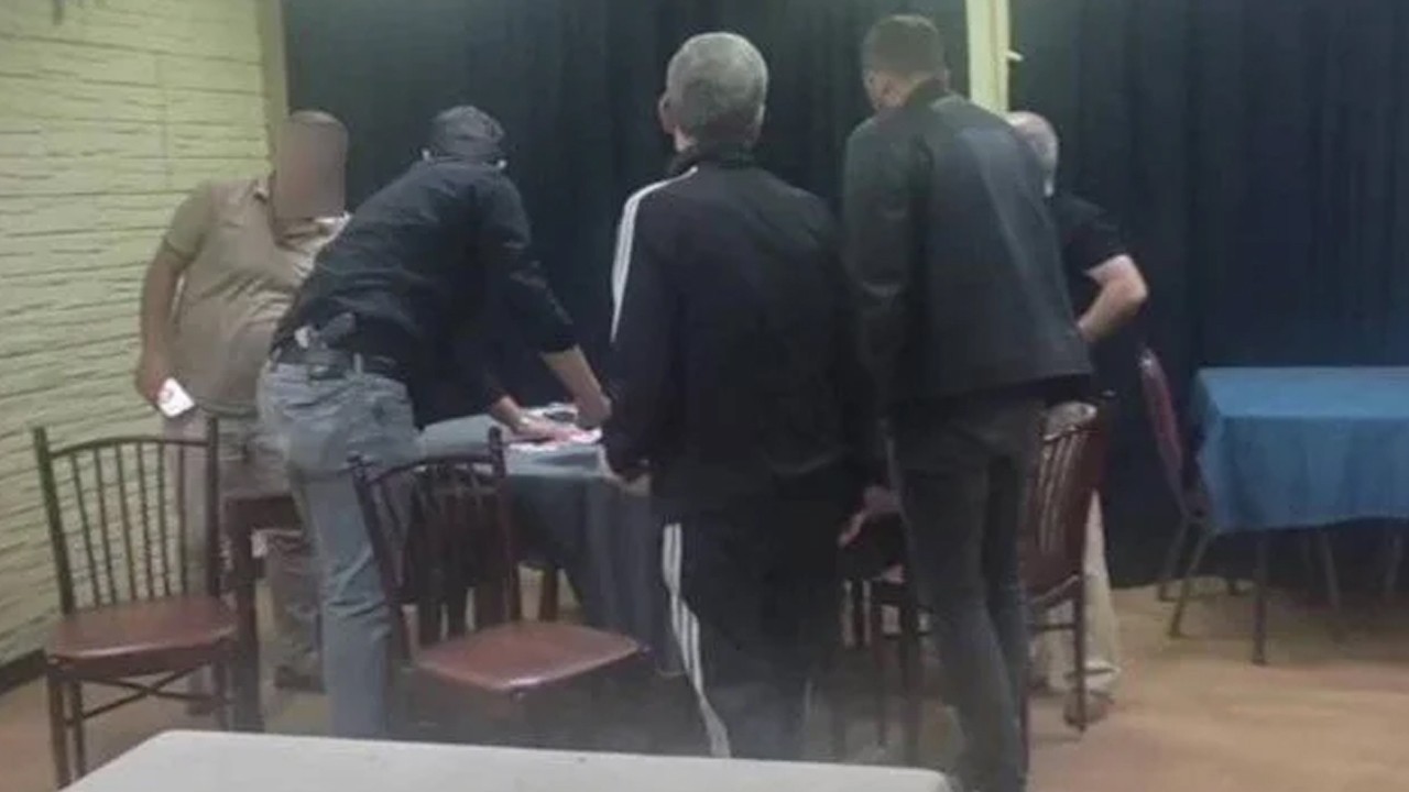 Kumar oynarken yakalandı, savunması pes dedirtti