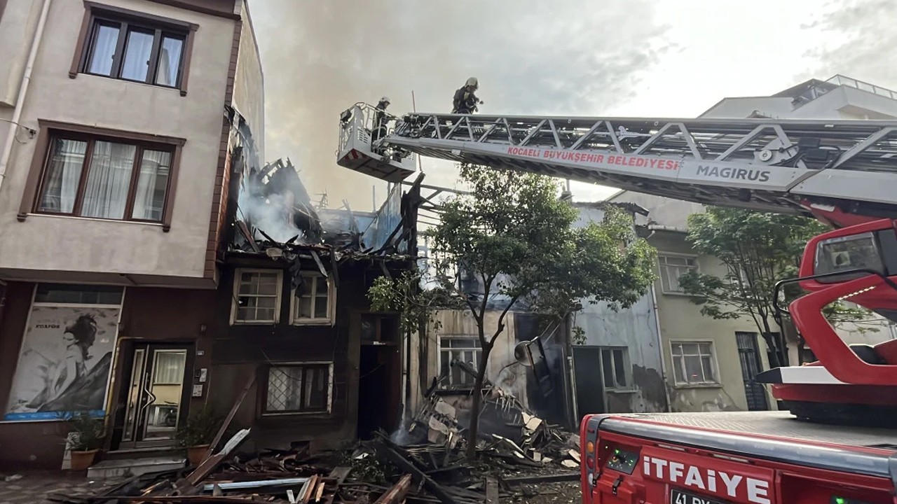 2 itfaiyeci müdahale için gittikleri yangında yaralandı