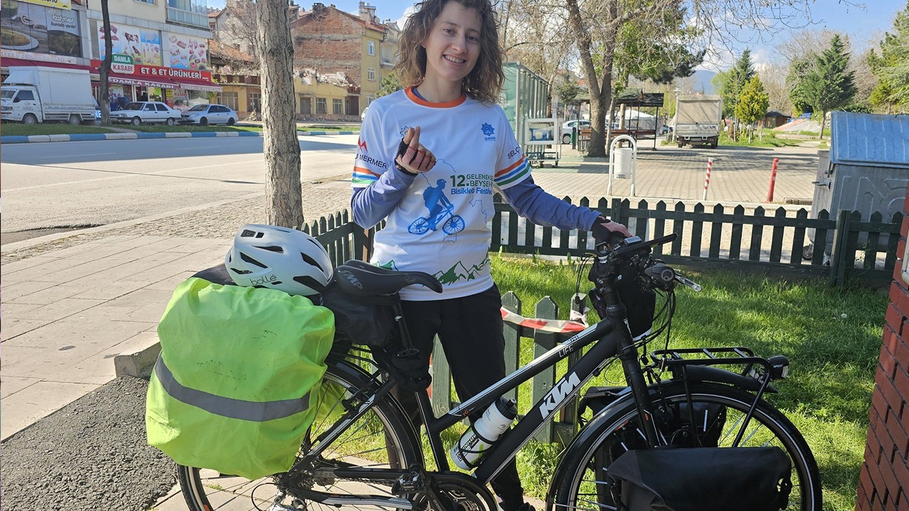 Bisikletiyle Avusturya'dan tura çıkan bisikletçi Beyşehir’de mola verdi