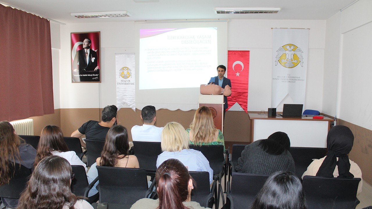 Konya'da üniversite öğrencilerine ilk yardım eğitimi