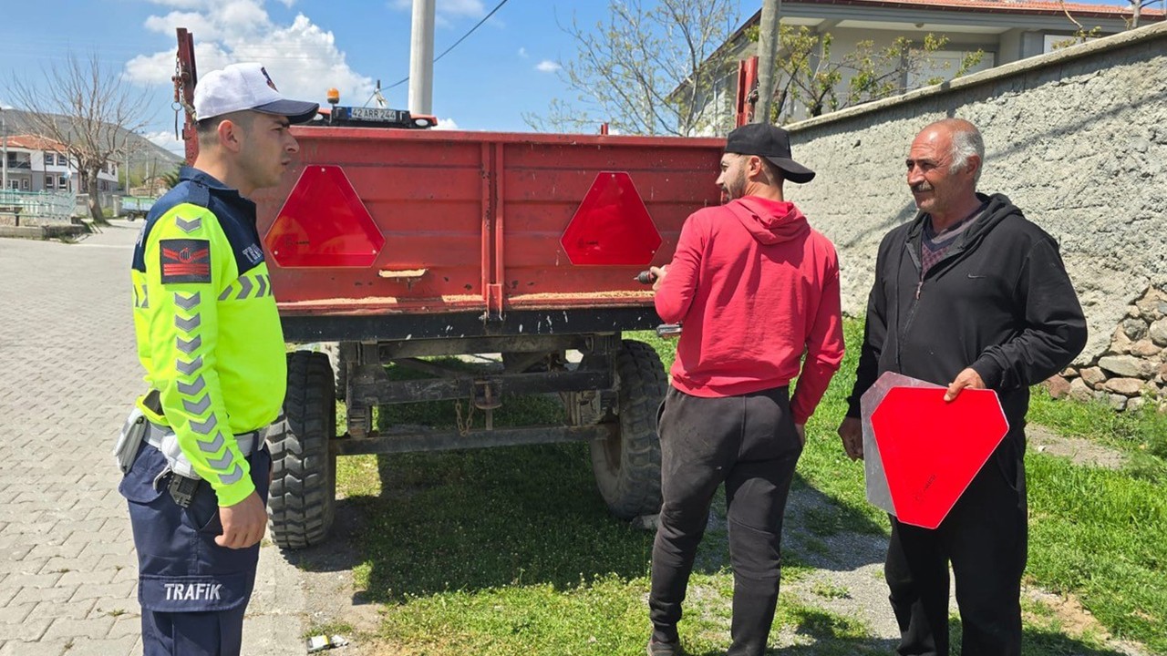 Kulu'da çiftçilere reflektör dağıtıldı