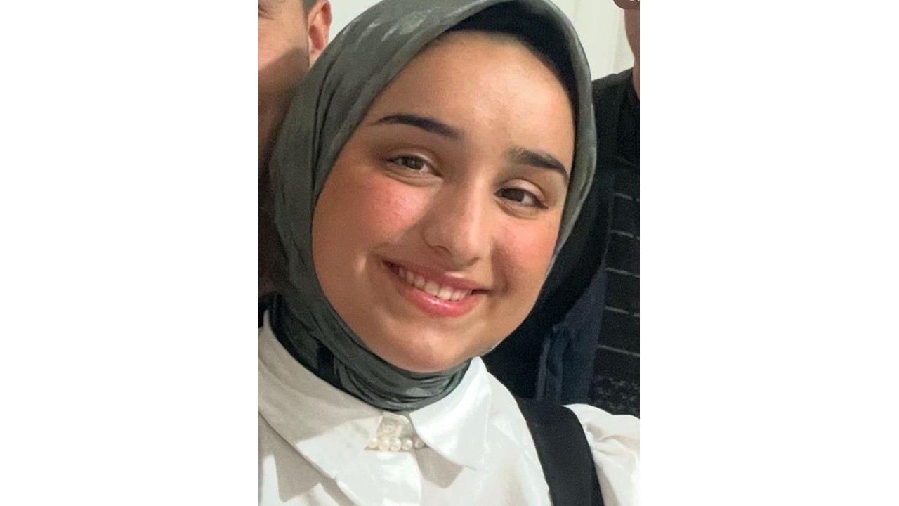 Araçtan atlayan kız çocuğuna tır çarptı! Hayatını kaybetti