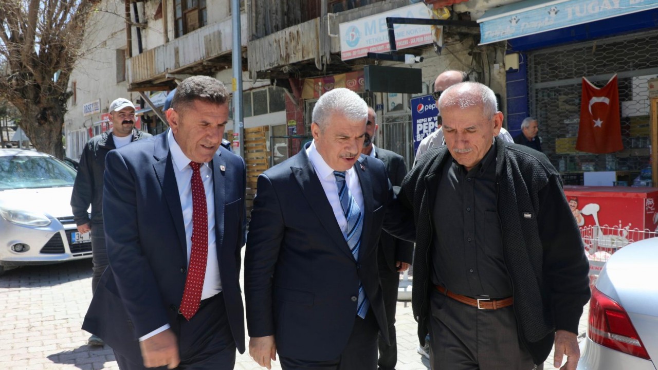 Konya Valisi İbrahim Akın Ahırlı ilçesinde vatandaşlarla buluştu, çalışmaları inceledi