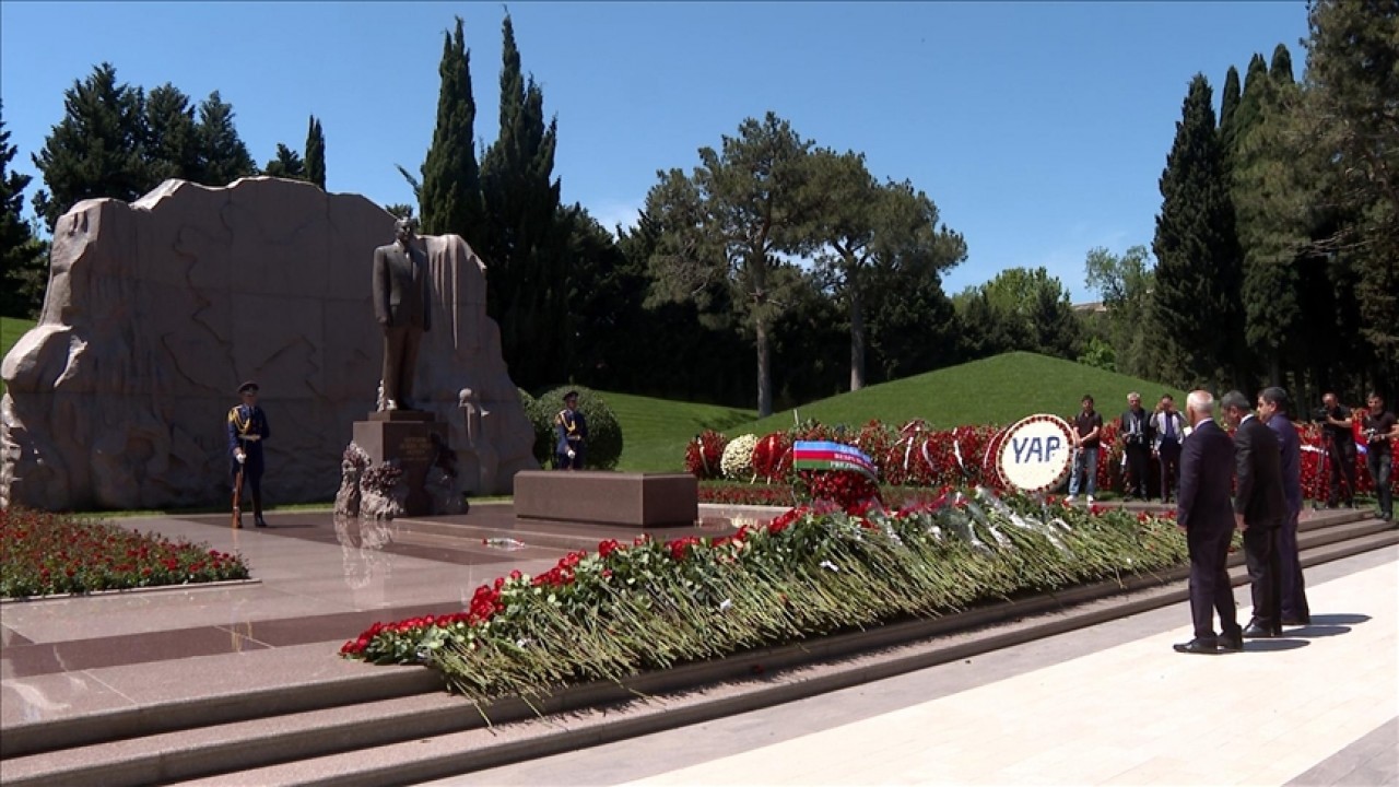 Haydar Aliyev, doğumunun 102. yılında anıldı