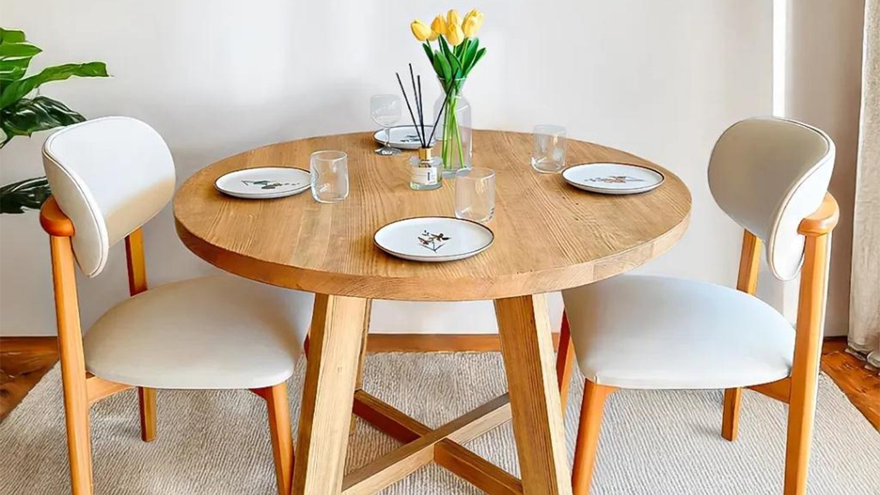 Doğallığın Gücüyle Evinizde Şıklığı Yakalayın (Ahşap Masa Trendleri)