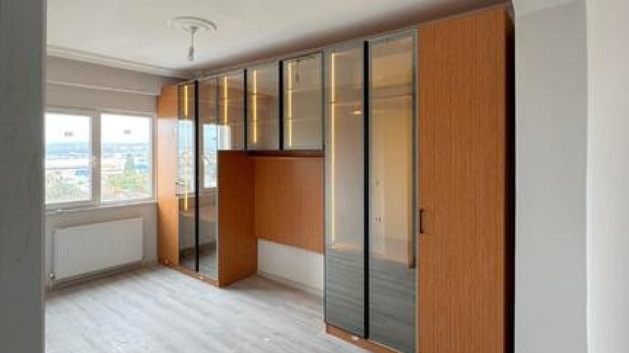 Cam Kapaklı Gardrop Modelleri: Şıklığın ve Modernliğin Yeni Adı