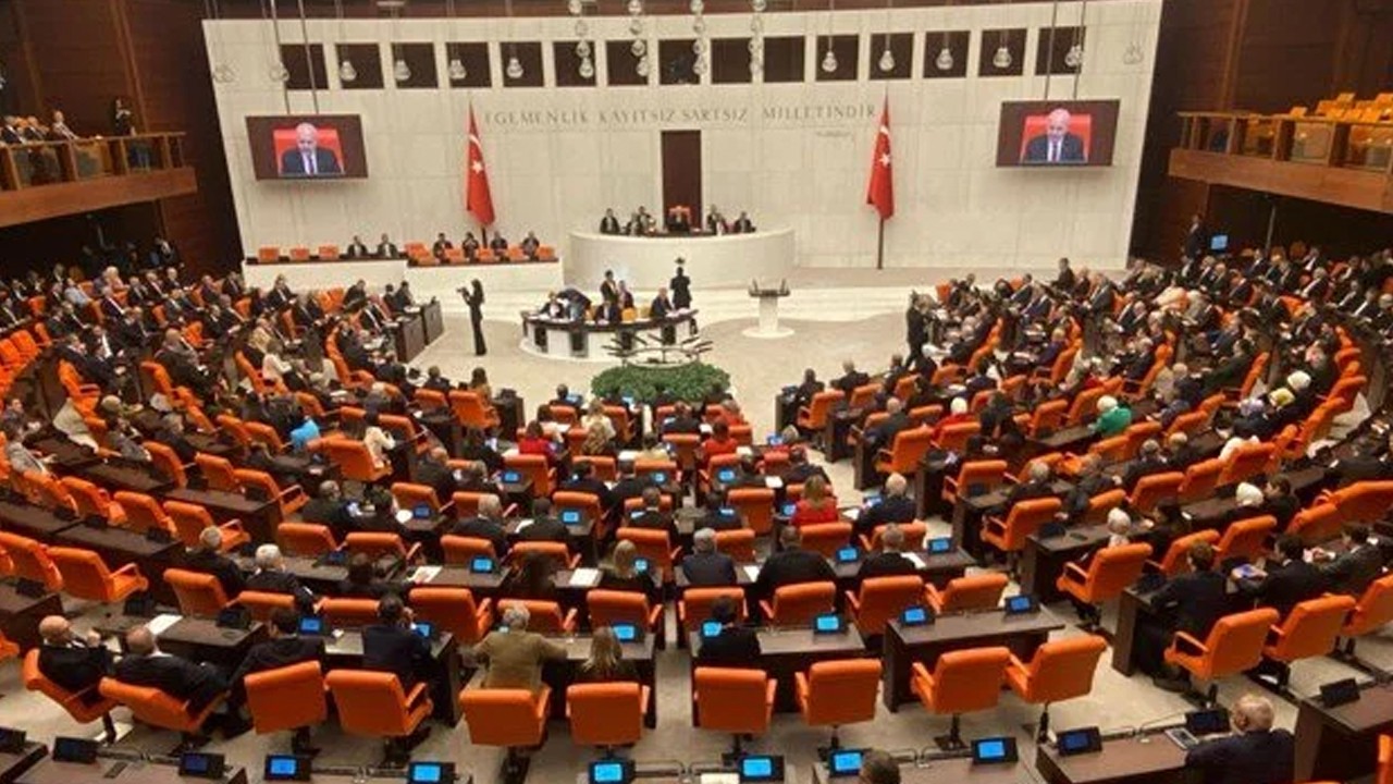 TBMM'de kabul edildi: Kamu personeline 35 yaş sınırı