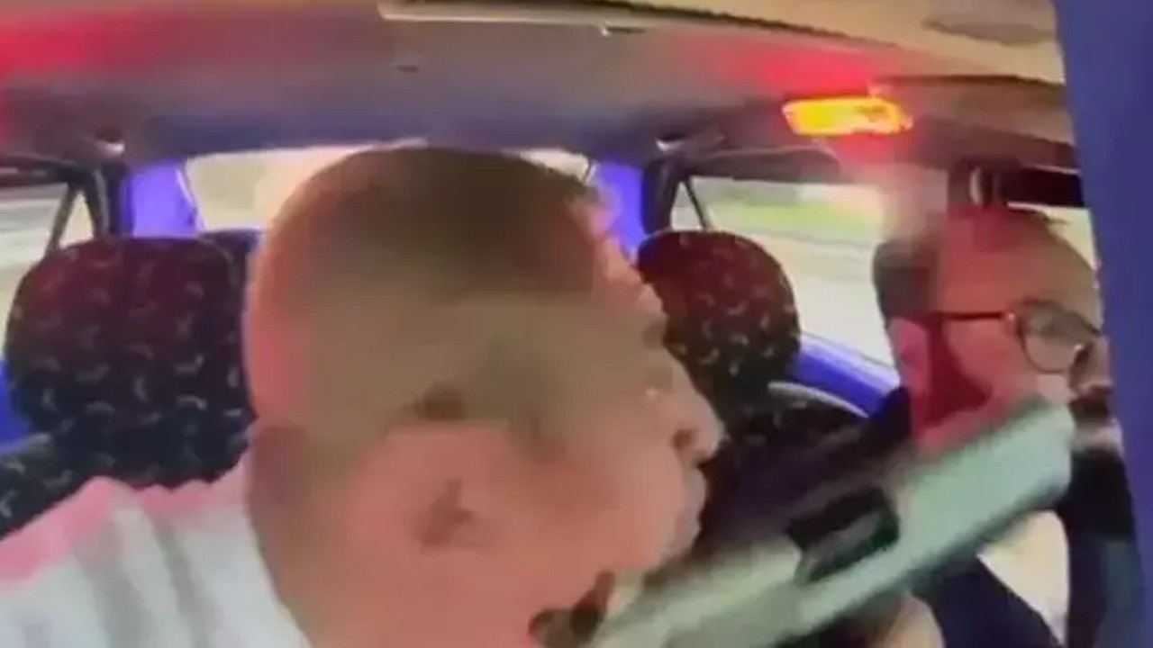 Silahla tehdit ettiği taksiciyi gasp etti
