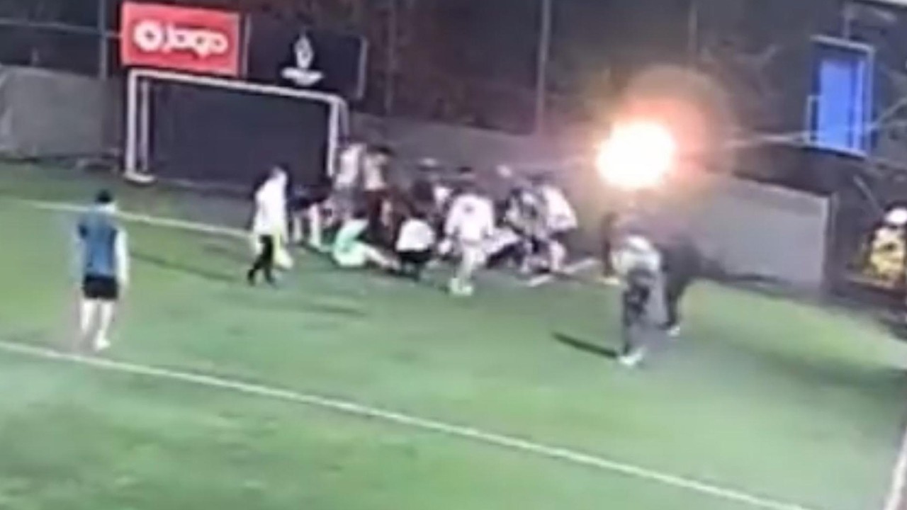 Halı saha maçında kalbine yenildi, hayatını kaybetti! O anlar kamerada