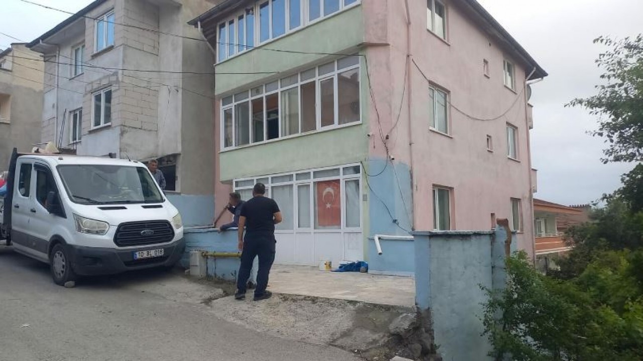 Kiracısını balta ve sopayla öldürüp, cesedi eşiyle kömürlüğe saklamış