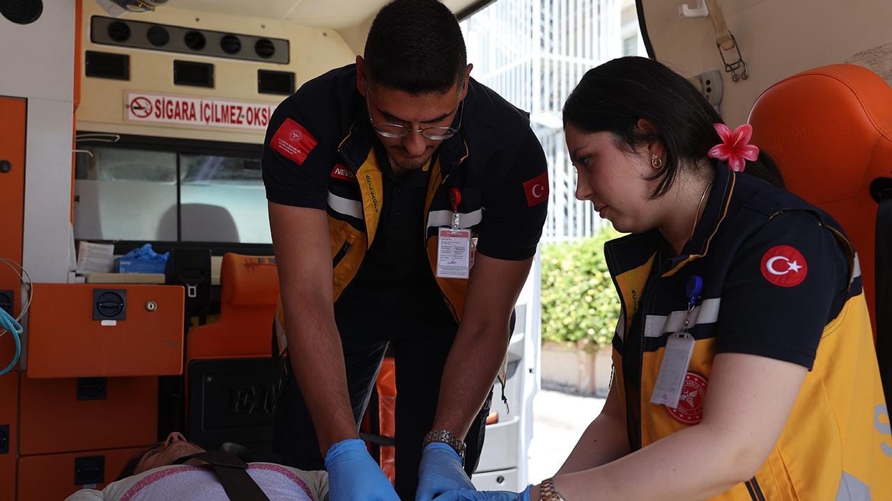 112'de çalışan çiftin zorlu mesaisi