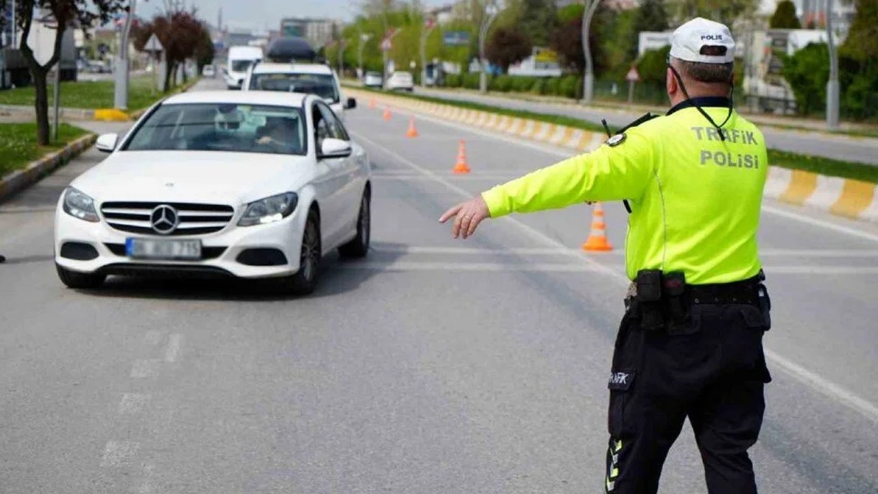 Trafik cezaları sil baştan: Ambulansa yol vermeyen yandı: 46 bin TL ceza ve ehliyet iptali