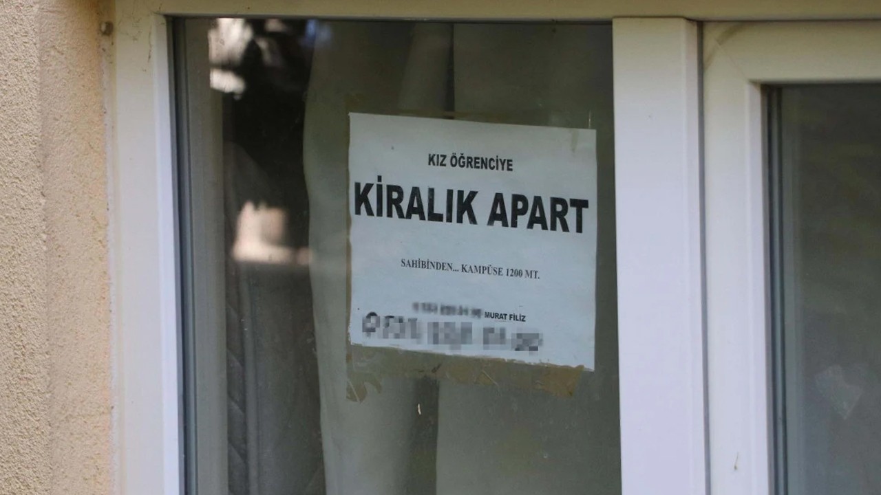 Apartta kız öğrencilere gizli kamera tuzağı! Sapığın oğlu konuştu