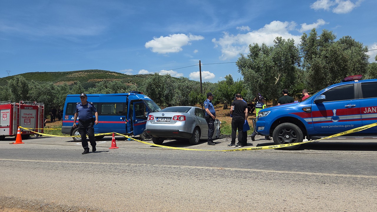Otomobil ile jandarma minibüsü çarpıştı; 1 ölü, 2 yaralı