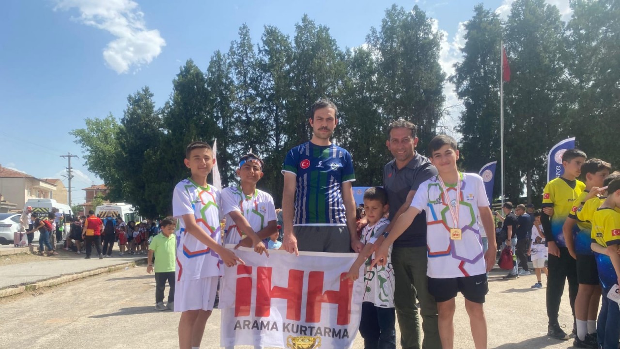 Sezai Karakoç İmam Hatip Ortaokulu’ndan büyük başarı! Türkiye birincisi oldular