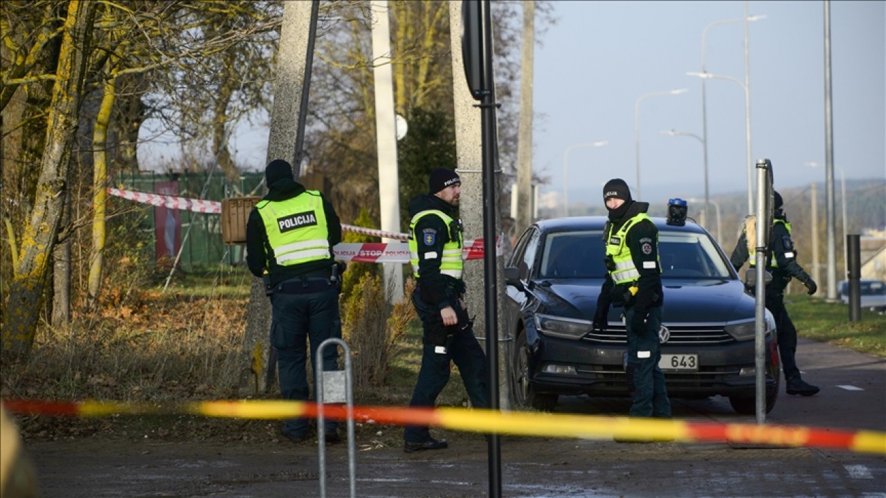 Küçük uçağın evin üzerine düşmesi sonucu 2 kişi öldü
