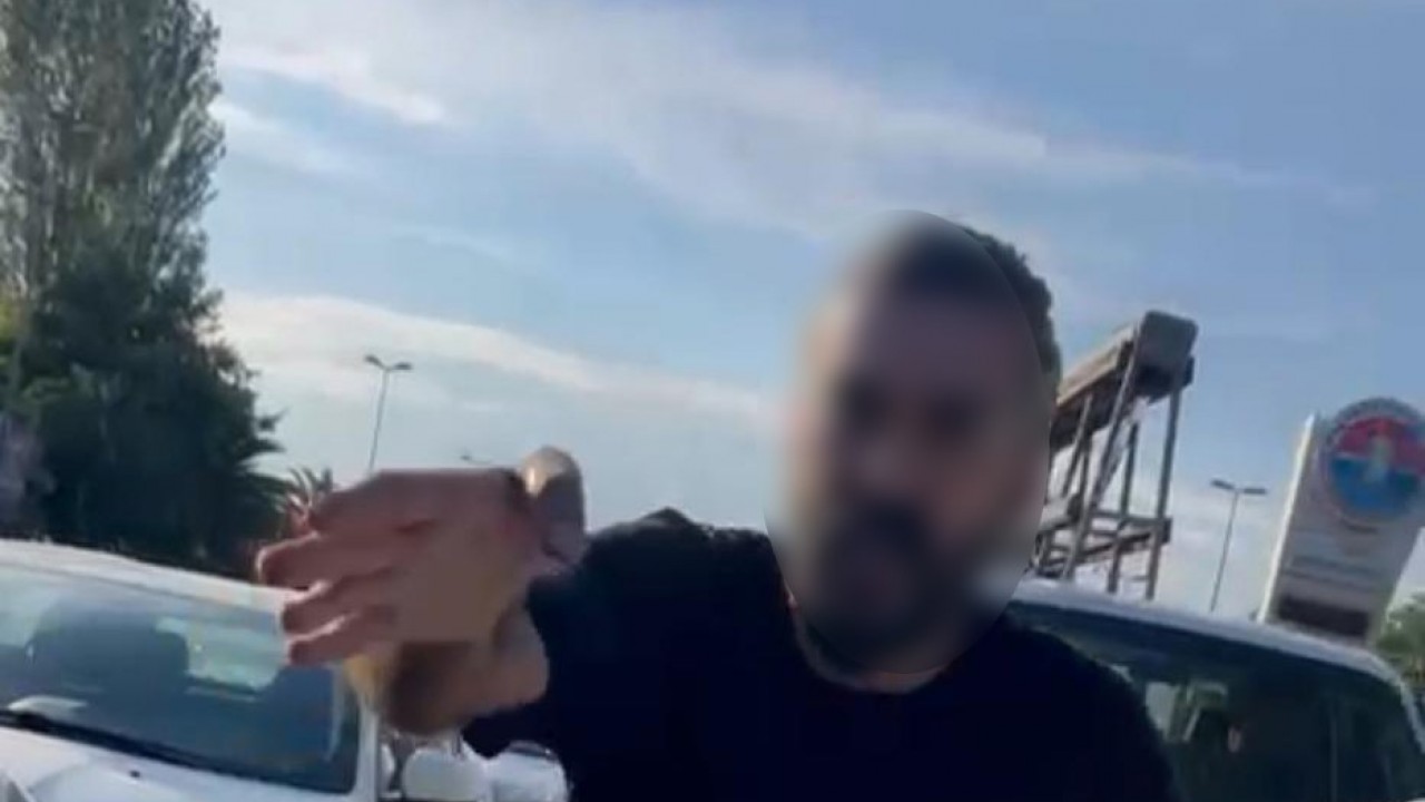 Trafikte dehşet: Kadın sürücü, 2 çocuğunun yanında saldırıya uğradı