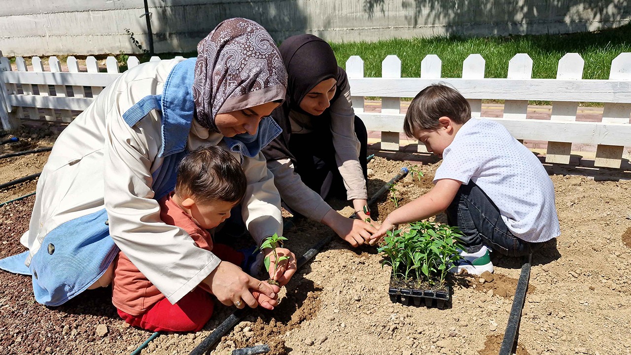 DOSD Meram'da özel çocuklar fideleri toprakla buluşturdu