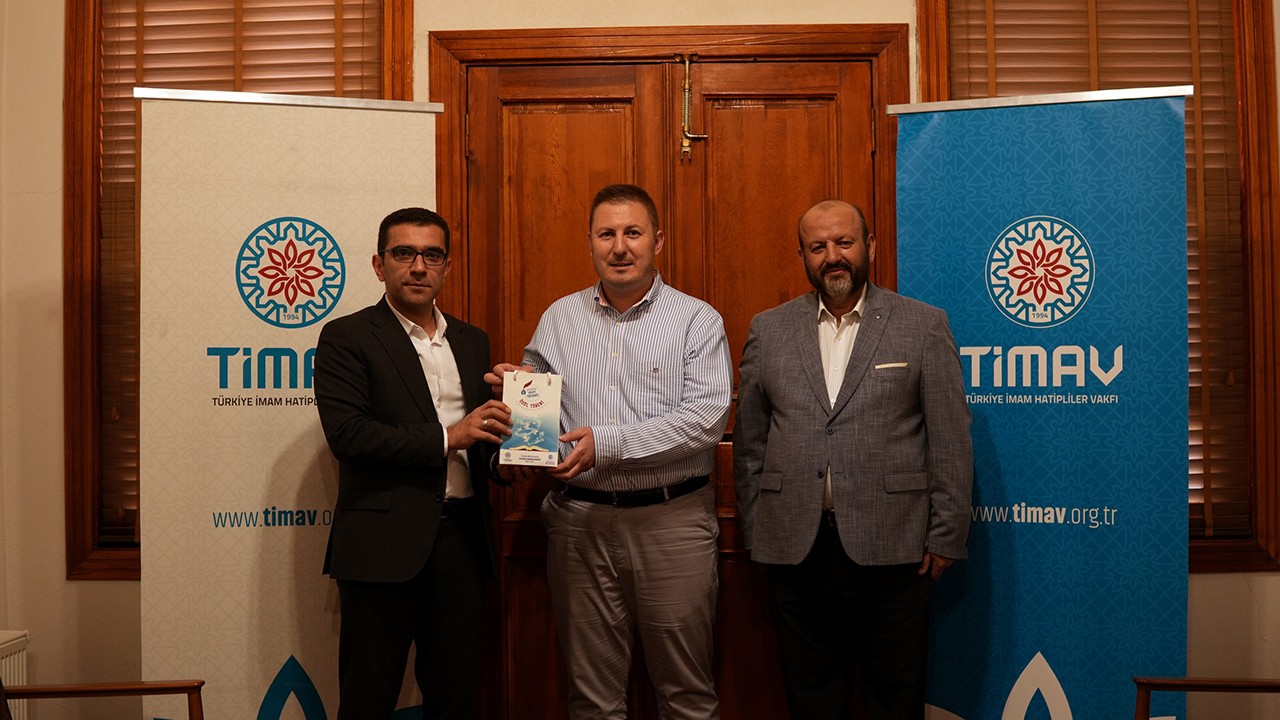 Türkiye birincisi hafız Özarpa’dan TİMAV’a anlamlı bağış