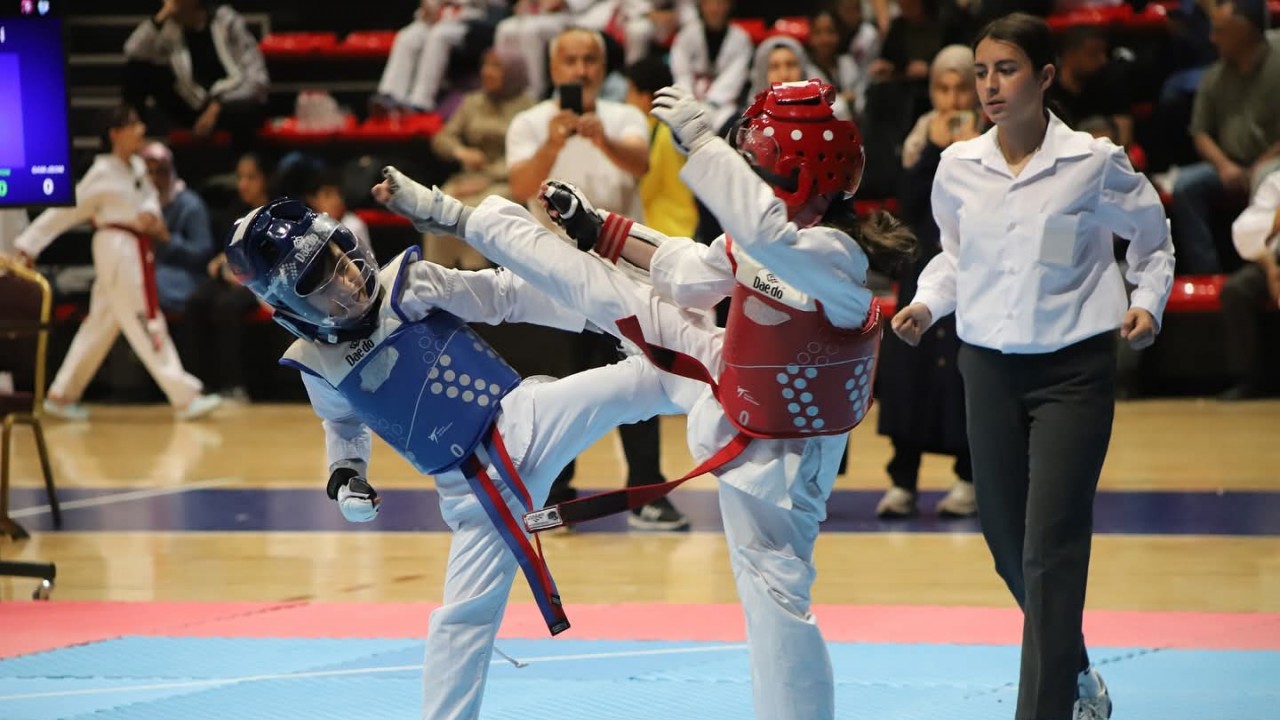 Minik tekvandocular hayran bıraktı