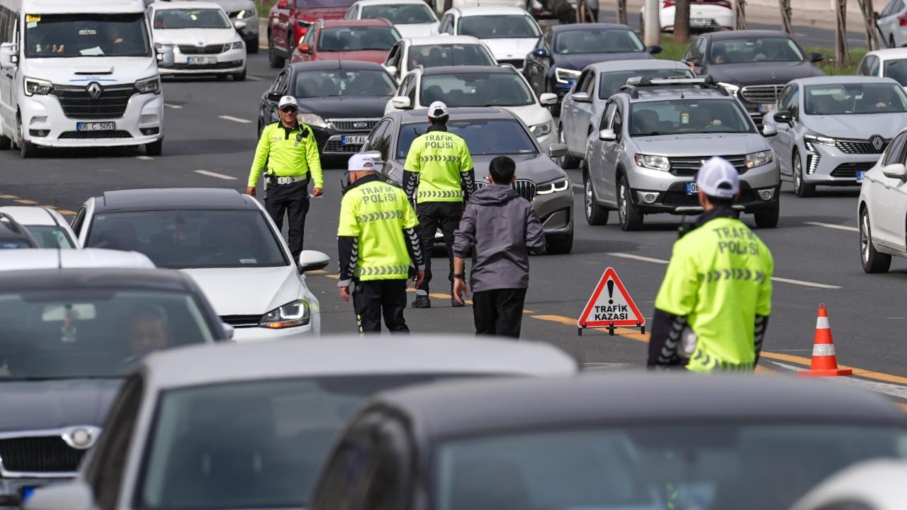 Kurban Bayramı'nda trafikte 68 bin 829 güvenlik personeli görev yapacak