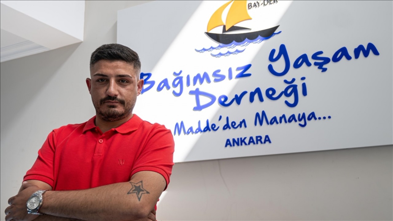 Madde bağımlılığından kurtuldu şimdi gençlere yol gösteriyor