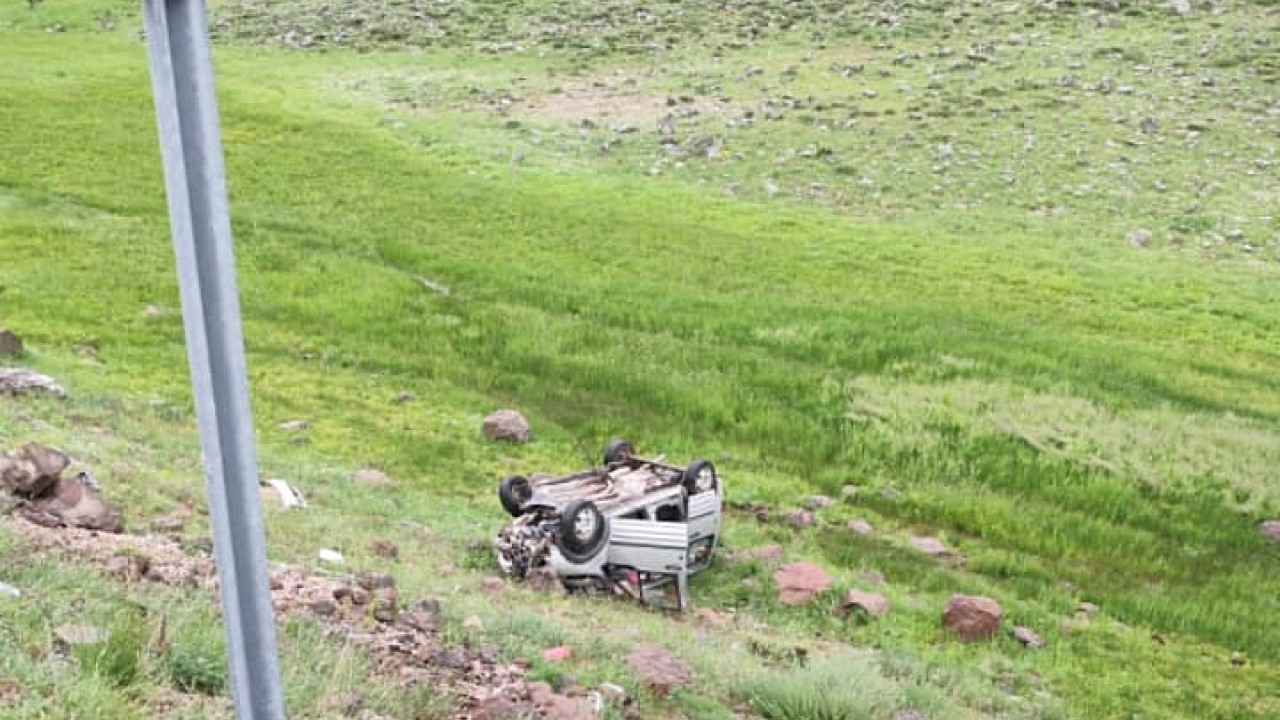 Kamyonla çarpışan hafif ticari aracın sürücüsü öldü