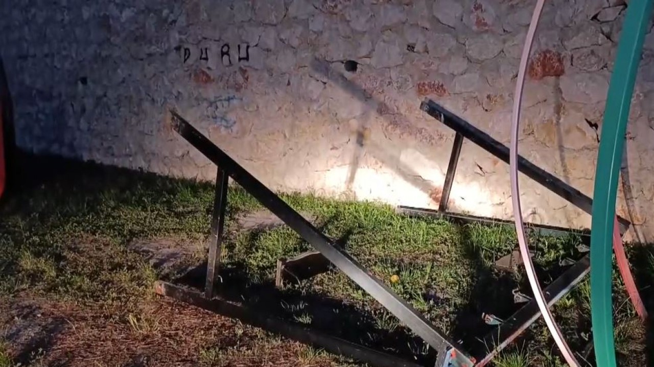 Devrilen salıncaktan düşen 4 yaşındaki çocuk hayatını kaybetti