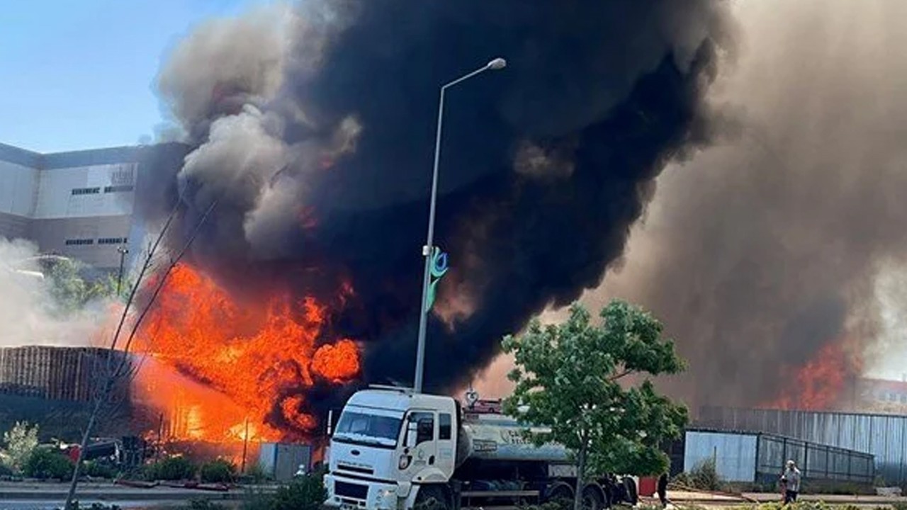 Palet fabrikasında yangın! Ekipler müdahale ediyor
