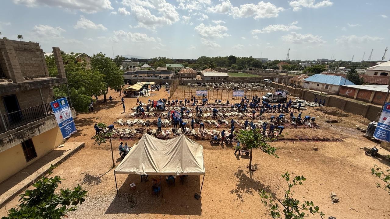 Türk Kızılay ve TDV, kurbanları ihtiyaç sahiplerine ulaştırıyor