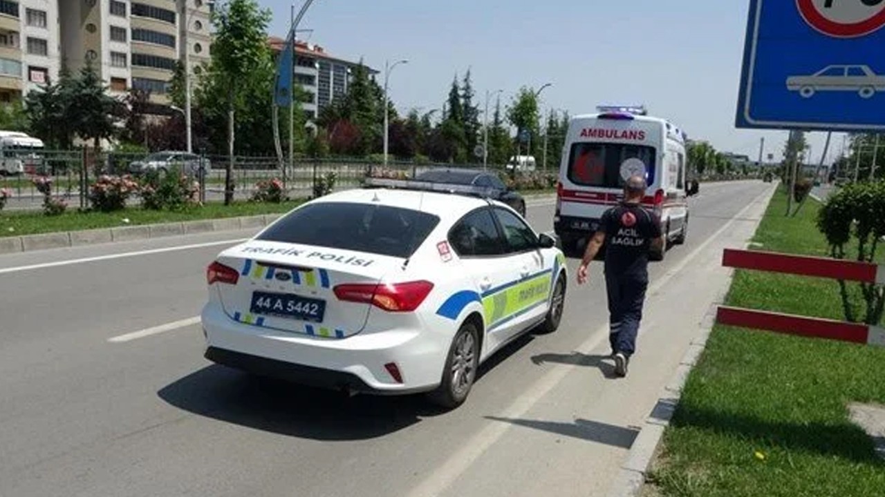 Eşiyle tartışan kadın araçtan atladı