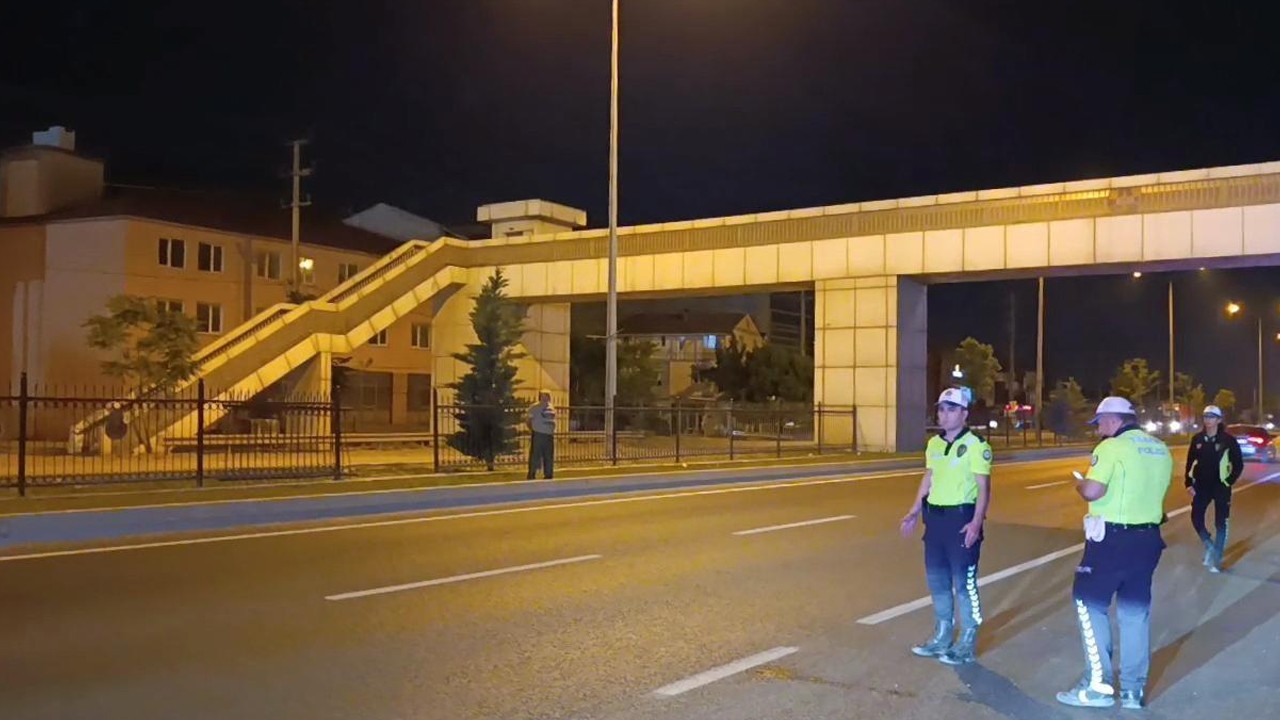 Üst geçidi kullanmayan yayaya otobüs çarptı