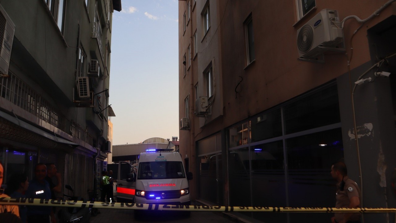 Alkol masasında bıçaklı kavga: 2 ölü, 2 yaralı