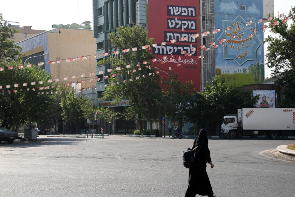 İran’ın başkenti Tahran’da, İntikam Çağrısı bulunan dev afişler asıldı